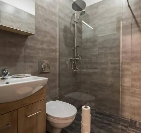 Traveler's Dream Cozy&comfortable Close To The Airport Good Communication With The Center Varšava