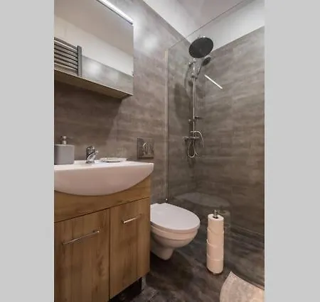 Traveler's Dream Cozy&comfortable Close To The Airport Good Communication With The Center